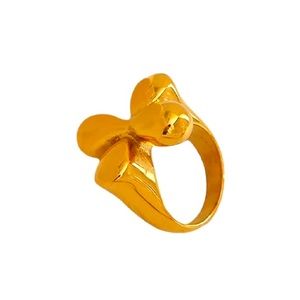 ๐2/$30 New Gold Flower Statement Ring